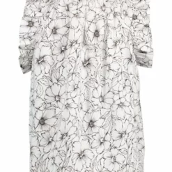 Christy Lynn Aurelie Blouse in Etched Floral - women -Premium Sales c8b3fba2d06641b18cf969c52de05f92 57acea7a d7ba 43bb 8bb3 fdf10a629b6e 1080x